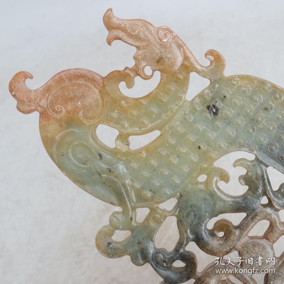 【图】早期收藏——古玉《双龙缕空玉簧》和田壁玉质,鸡骨白沁,雕工讲究,双面工艺,缕空技术,玉质稳重,灯照透明,长20公分,拍品信息,网上拍卖 ...