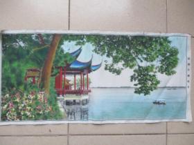 織繡工藝《西湖平湖秋月》50年代，一張，中國杭州都錦生絲織廠，長28cm58cm，品好如圖。