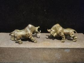 纯铜牛摆件一对，纯铜铸造，铸造小巧形象，图片较全，详见细图，低价包邮
