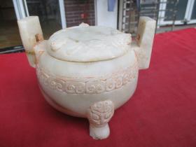 玉器《高古玉香炉》一个，三脚井形，带耳，有盖，长10cm10cm高11cm，重近4斤.，品好如图.。