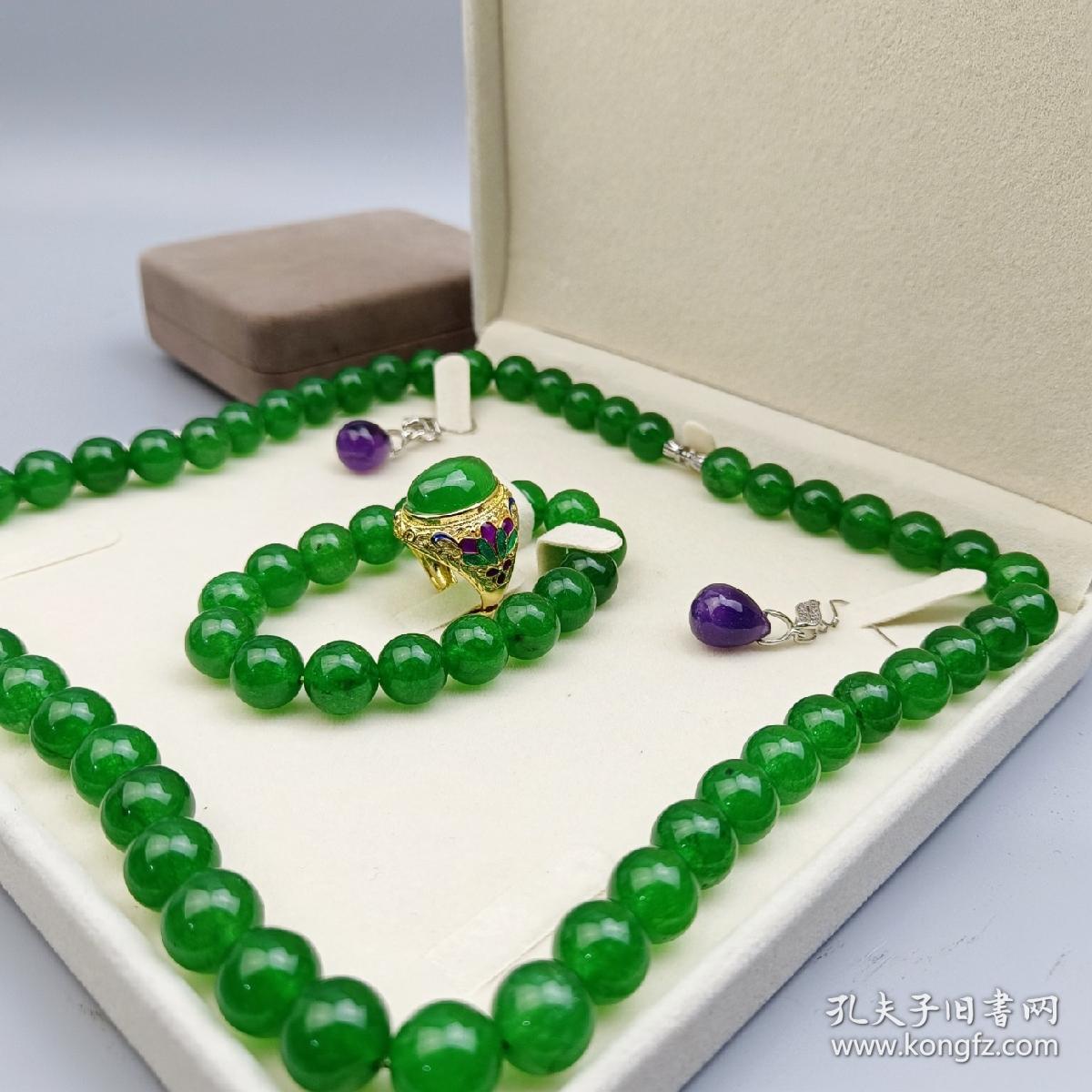 珍藏老翡翠手饰四件套,12mm冰种满绿老