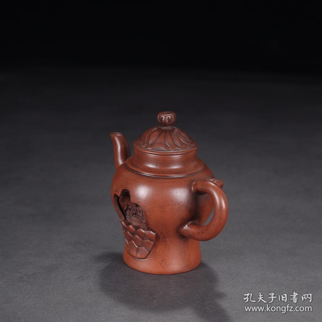 王南林尺寸:14/12cm 容量:220cc 紫砂分类:原矿底槽清底款介绍:王南林