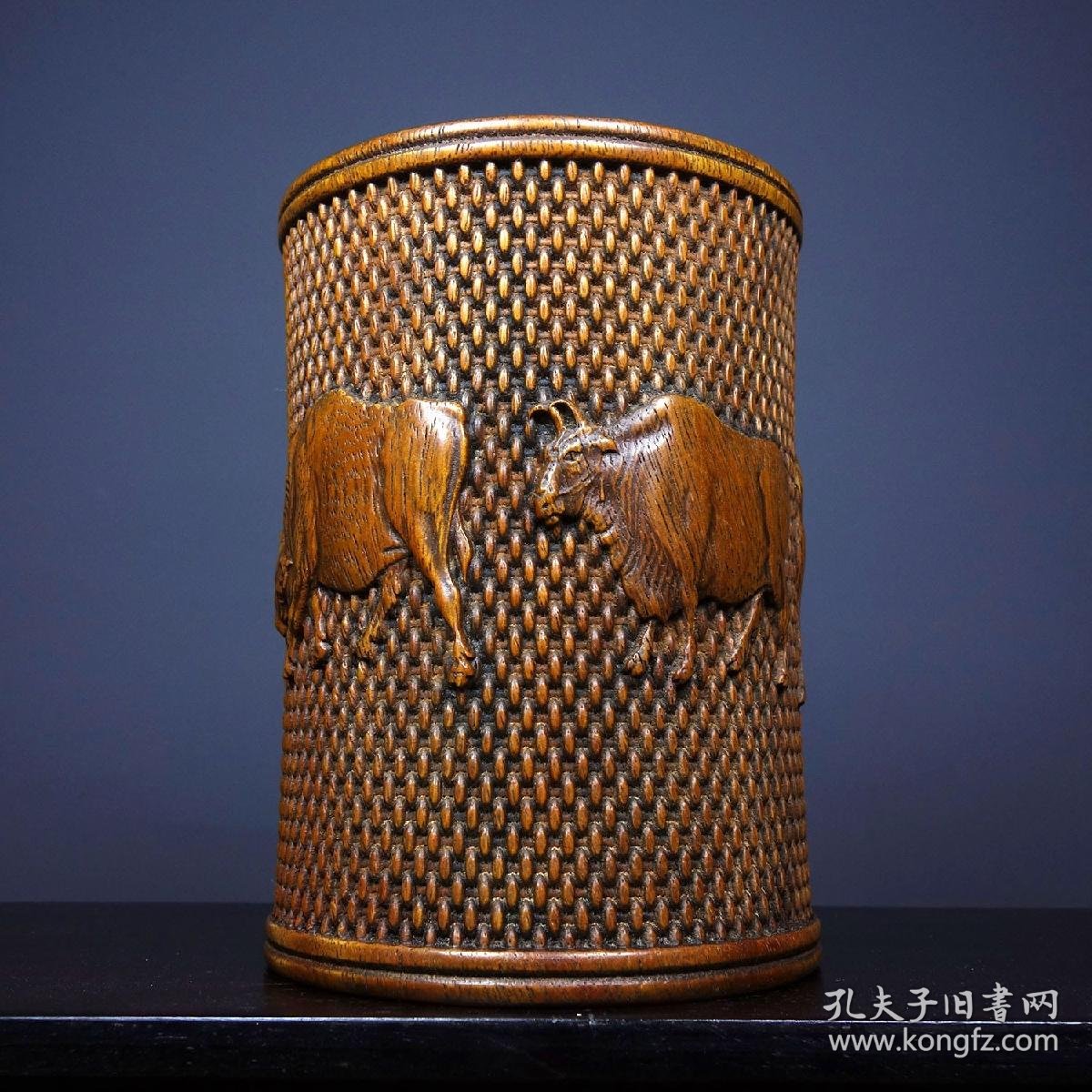 旧藏花梨木雕刻五牛图笔筒 尺寸:长11cm宽11cm高15cm 重量:610g