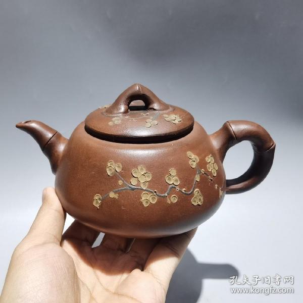 紫砂壶品名 福瓜花瓣壶底款 周桂珍尺寸 18/10cm.