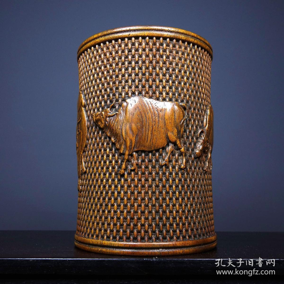 旧藏花梨木雕刻五牛图笔筒 尺寸:长11cm宽11cm高15cm 重量:610g