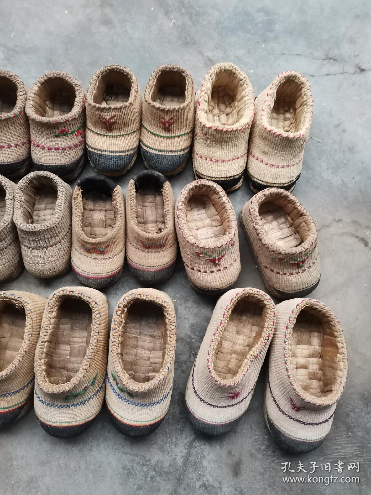 文革手工编织小孩草鞋,大小不一,品相完美没有破损