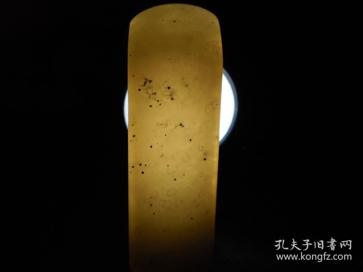 如教锘评笾Χ环冻石结晶田黄冻石图片