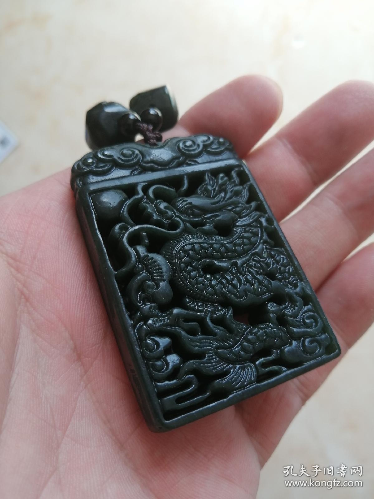 新疆和田玉雕件----《十八罗汉和田碧玉龙牌》---人养玉三年丶玉养人