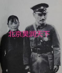 1933年蒋介石夫妇在抚州