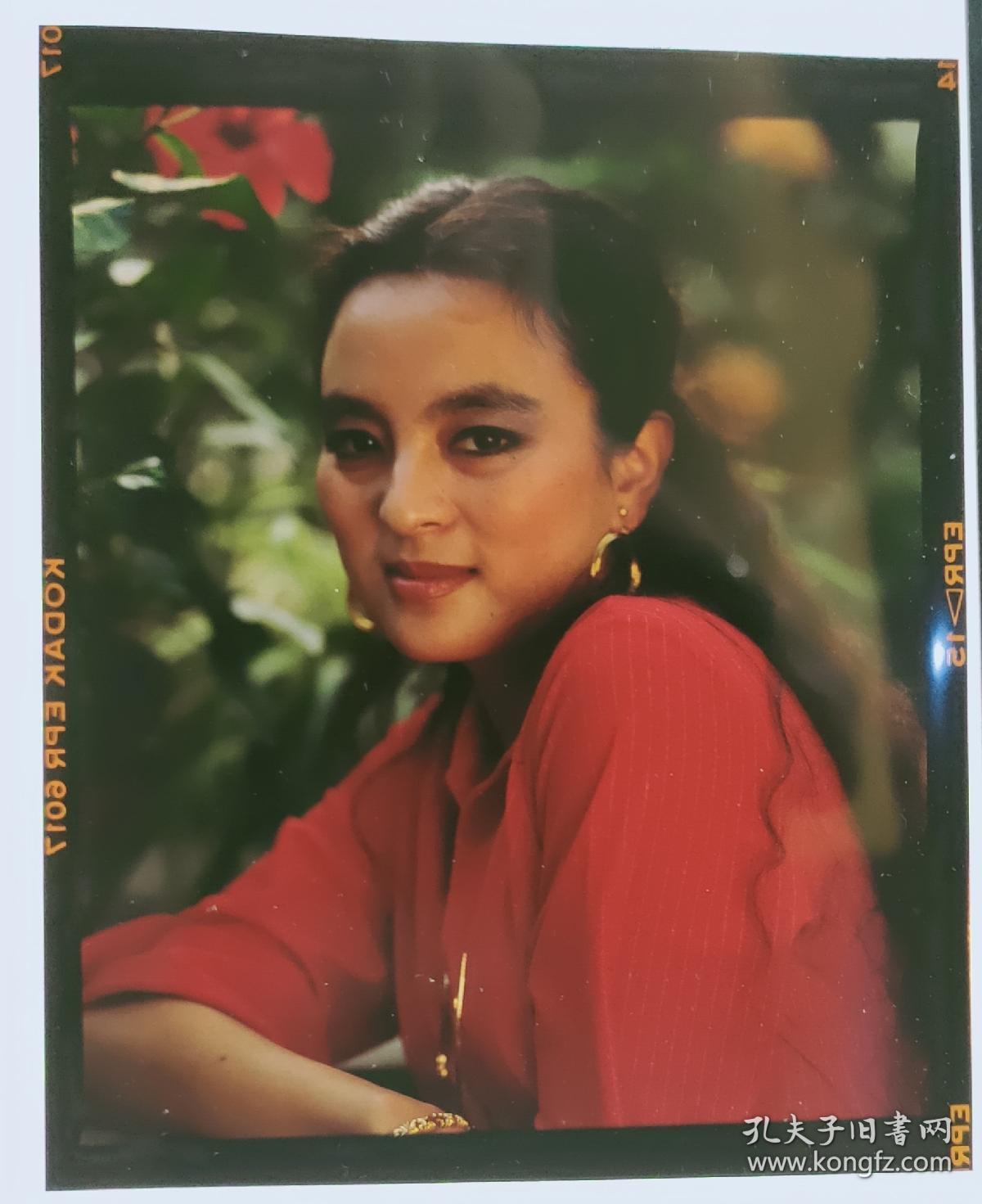 八九十年代彩色反转片:女明星东方闻樱(87版红楼梦探春扮演者)6张合售