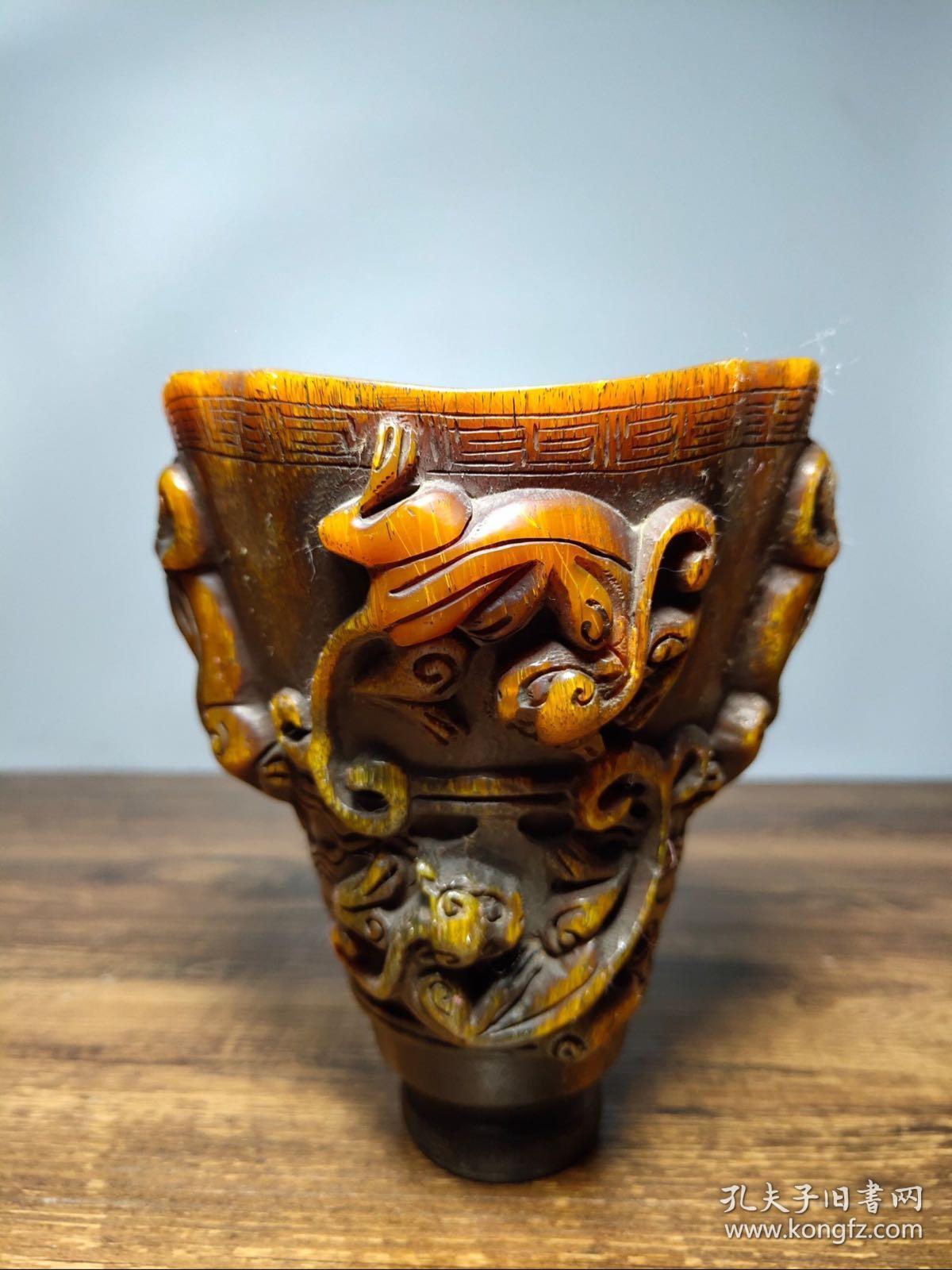 珍藏清代老牛角雕刻兽面螭龙牛角杯摆件高14厘米长15厘米宽11.