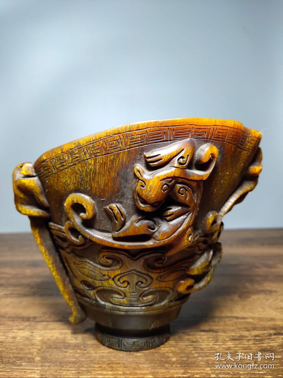 珍藏清代老牛角雕刻兽面螭龙牛角杯摆件高14厘米长15厘米宽11.