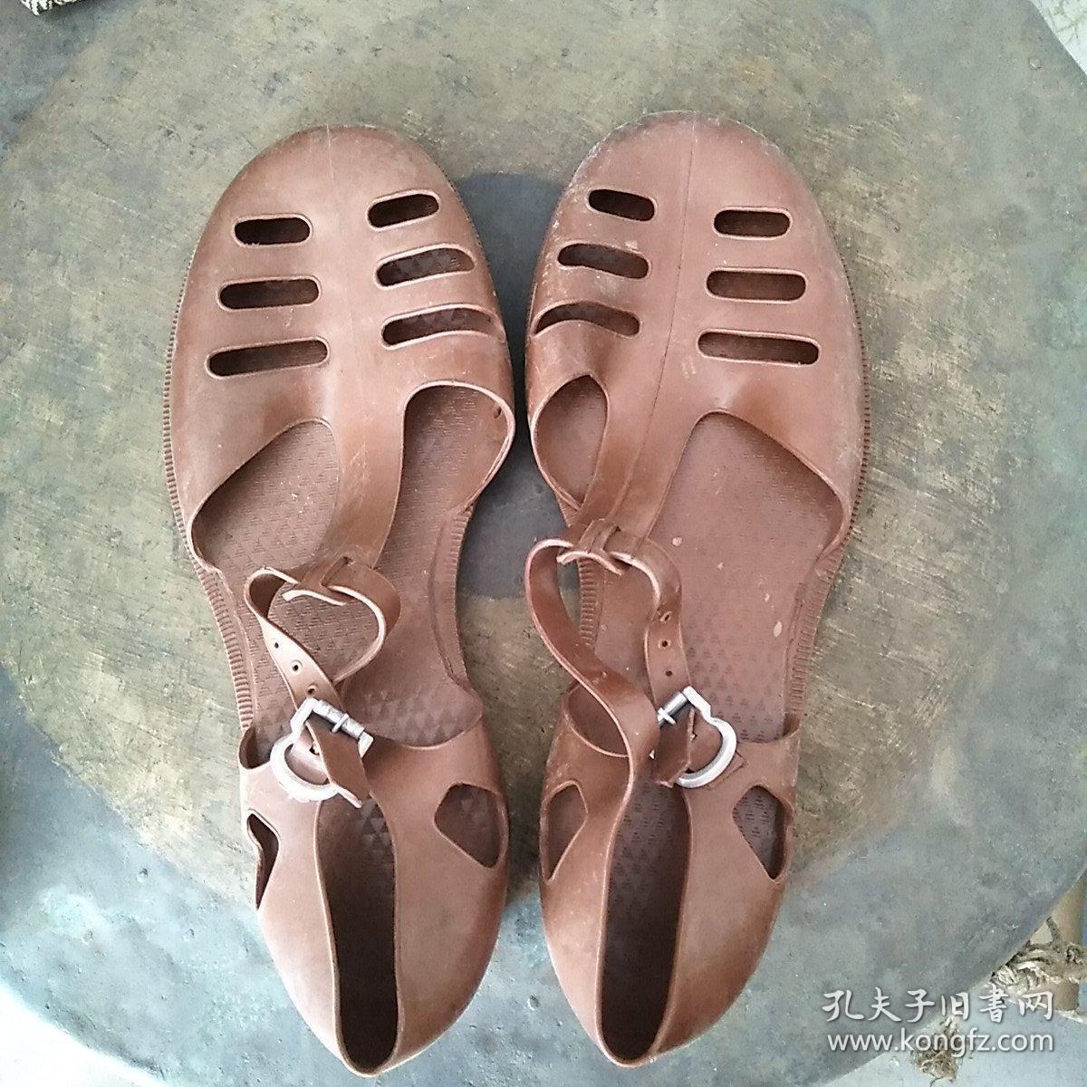 老式军用凉鞋