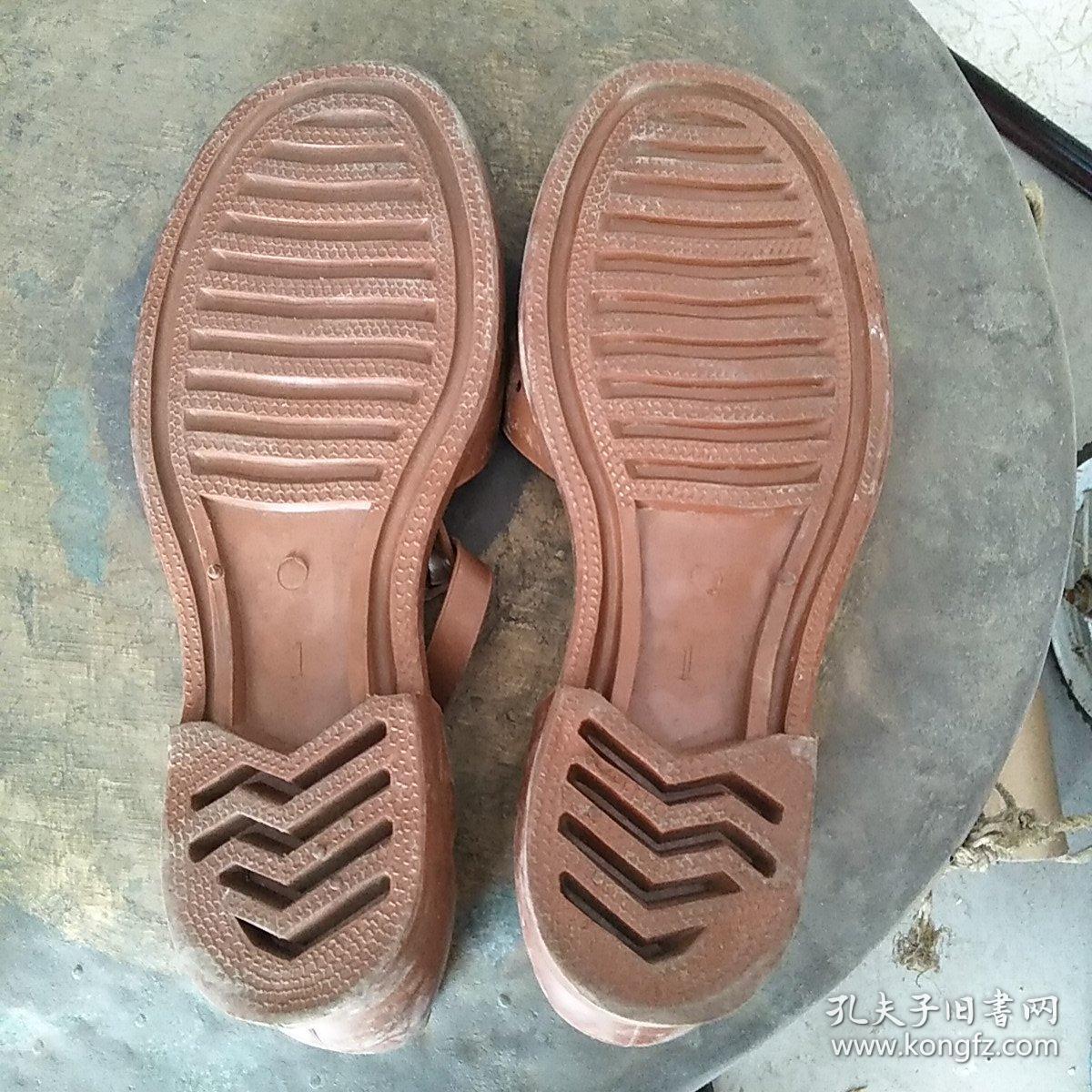 老式军用凉鞋