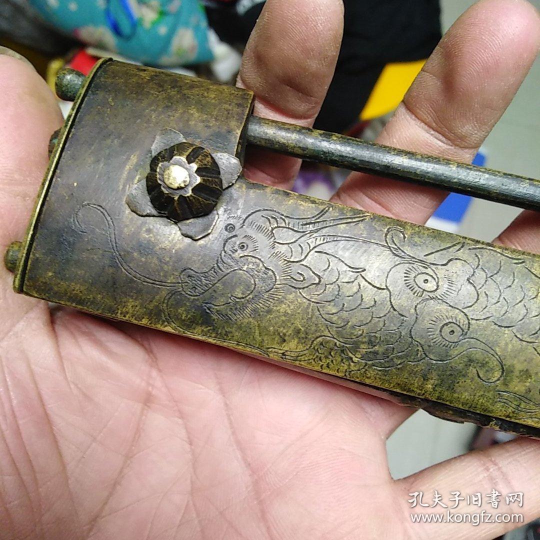 明清龙纹老铜锁,有很多机关,如果无人指点,能打开这把锁其实难度很大