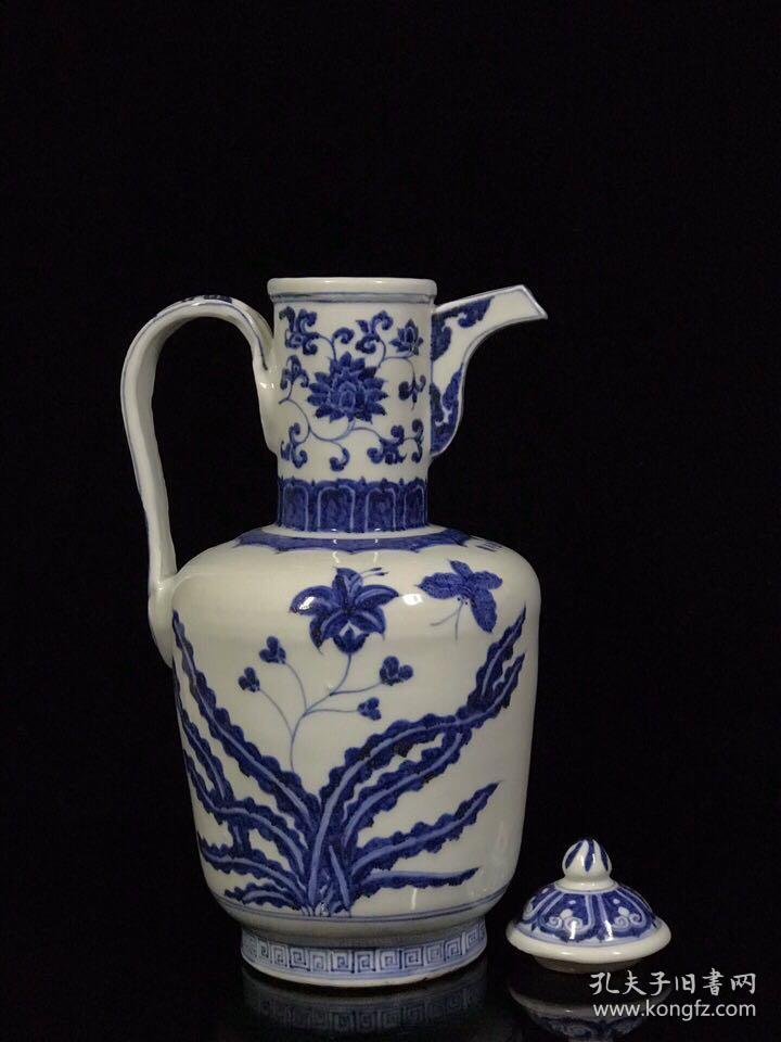 明宣德青花蝴蝶花卉纹执壶