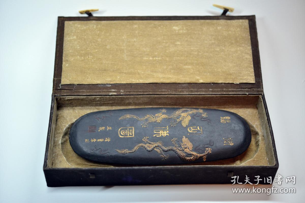 古墨曹素功仙佛图墨1  正面镌刻篆书御赐仙佛图清曹素功监制背面隐起阳刻仙人图饰金彩（净重383克，器物长22.2×宽8.2×厚2厘米）附海关完税报关单_孔夫子旧书网