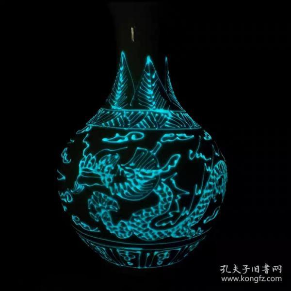 精品夜光瓷龙凤纹赏瓶