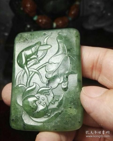 手工雕刻,玉质细腻.寓意好.翠鸟喻意为"幸福的青鸟",代表忠贞;荷花