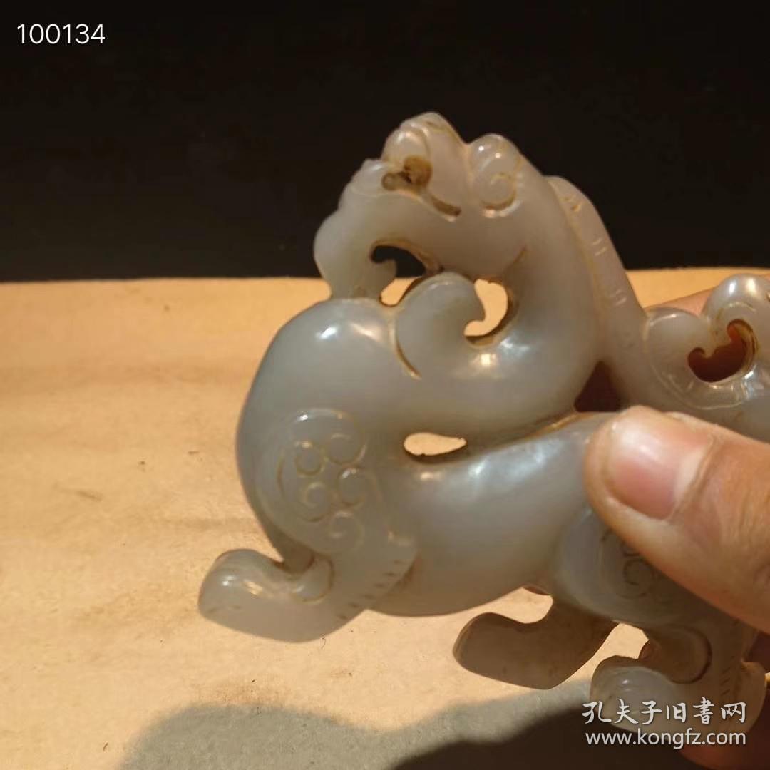 高古和田玉麒麟摆件玉质细腻油润光滑五点裂痕无杂质雕刻精细大气美观