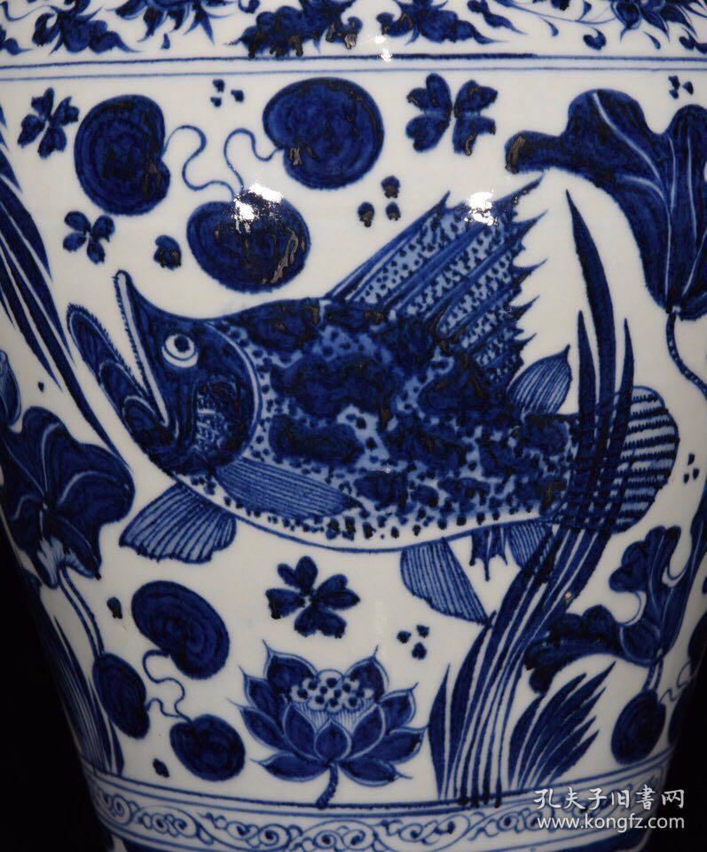 元代青花鱼藻纹梅瓶