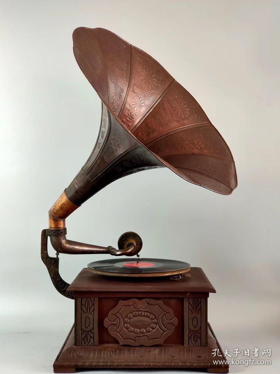 民国时期,手摇紫铜大喇叭留声机,保存完整,正常使用,收藏摆放彰显品味