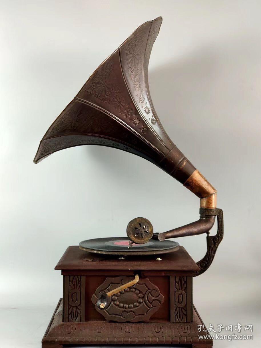 民国时期,手摇紫铜大喇叭留声机,保存完整,正常使用,收藏摆放彰显品味
