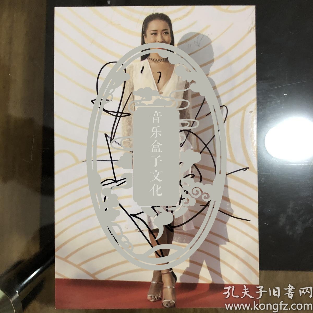 著名歌手吉克隽逸亲笔签名自制6寸照片