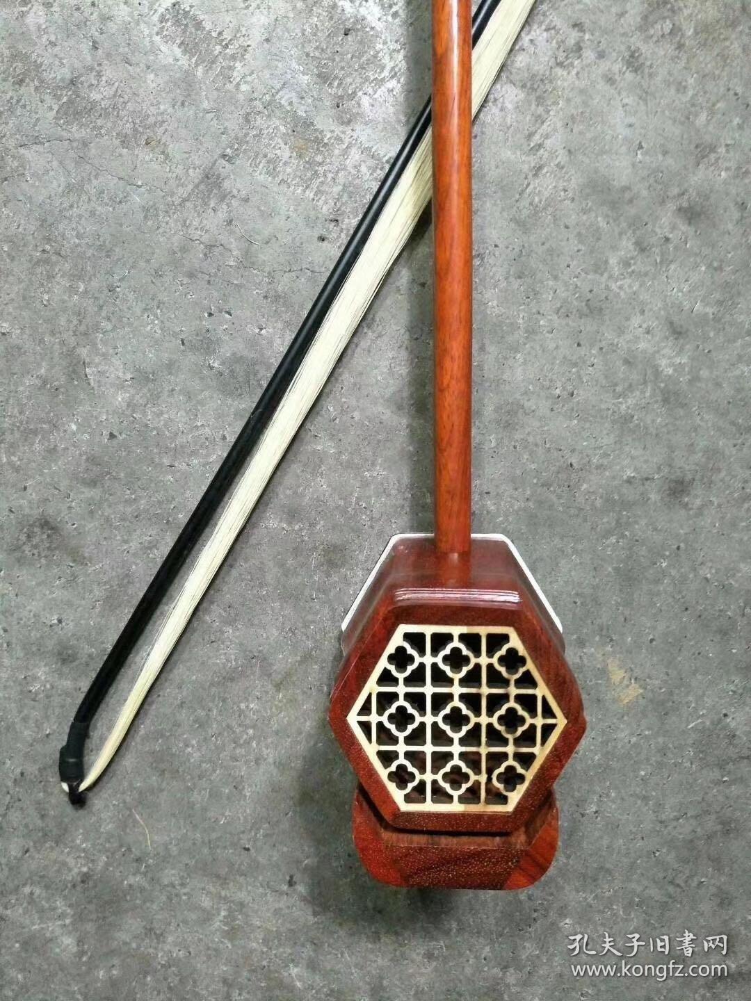 高档乐器红木老二胡,正面镶图,反面刻字,精美漂亮,保存完整,正常使用