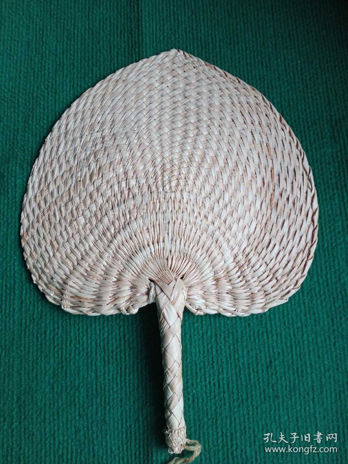 文气十足的手工编织纯天然棕榈叶文房桃心扇一把(库存三件,因手工编织