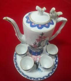中国醴陵鸟鸣壶,天鹅底款,梅花,酒具,酒壶1把带盖,盘1个,杯子4个，品好见图
