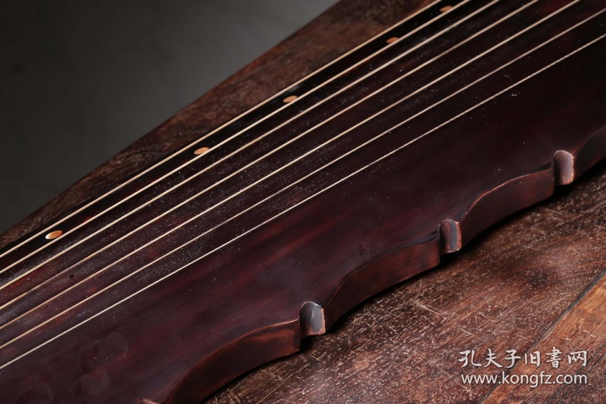 民国"玲珑玉"款木胎大漆嵌螺钿仲尼式古琴