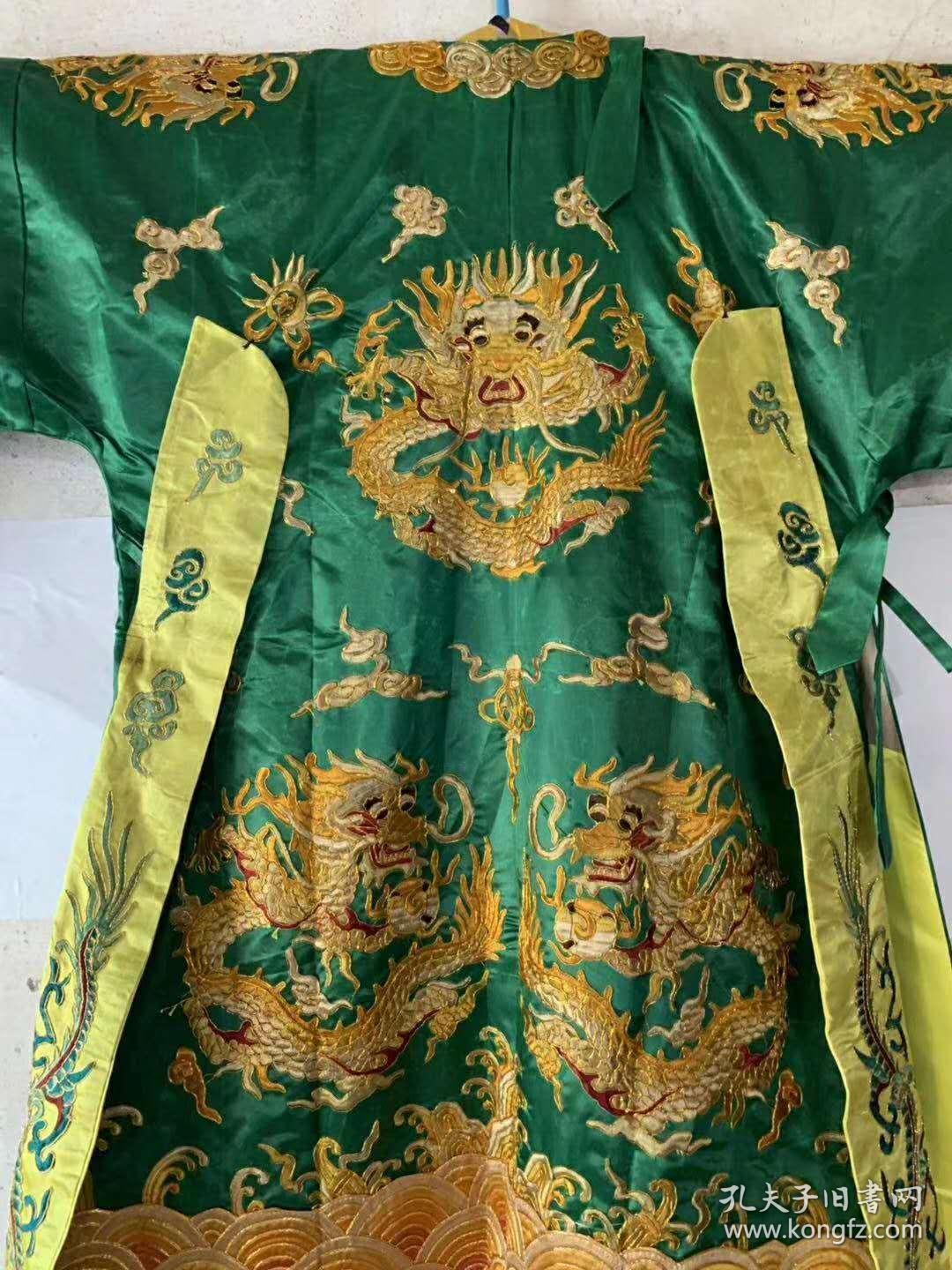 清代:龙袍一件:长:180,身长:150cm