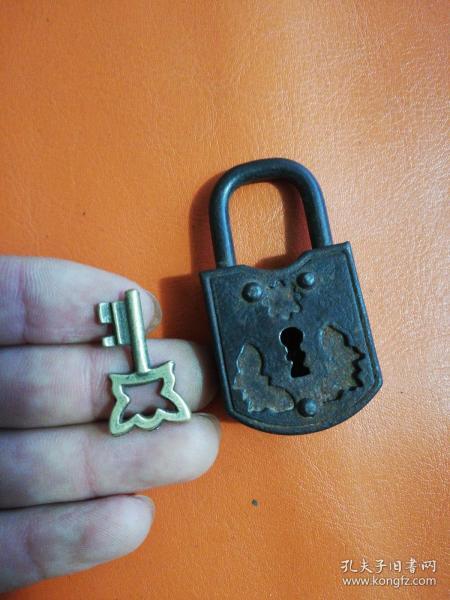 民国老铁锁(钥匙是铜的,可以打开)