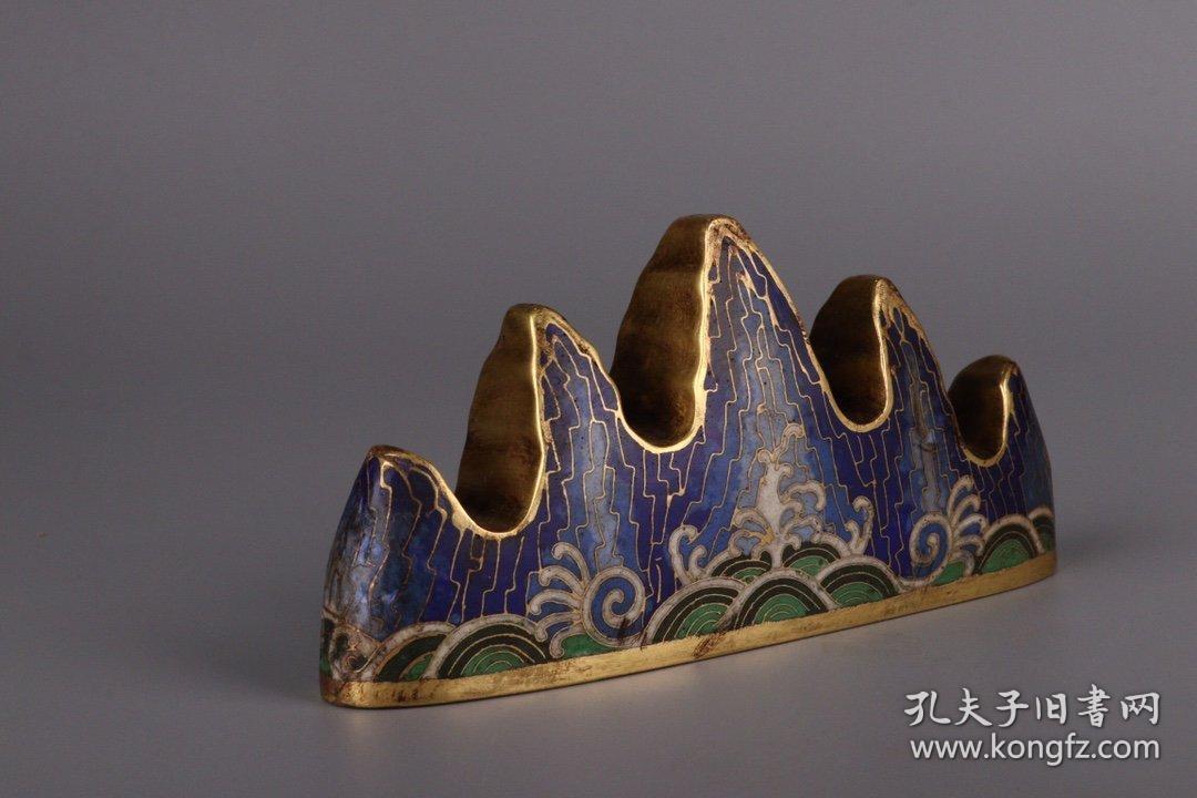 清代乾隆年制款掐丝珐琅山水纹山形笔架