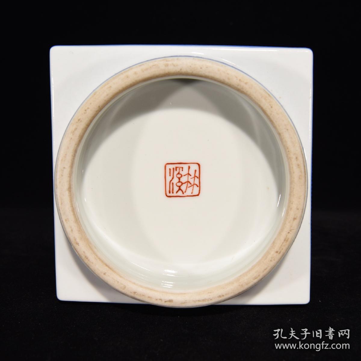 民国王步作粉彩菊花纹方瓶