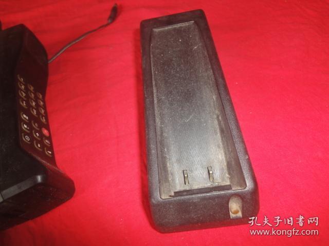 大哥大(长19cm ×宽5cm)(长天线不算)有充电器