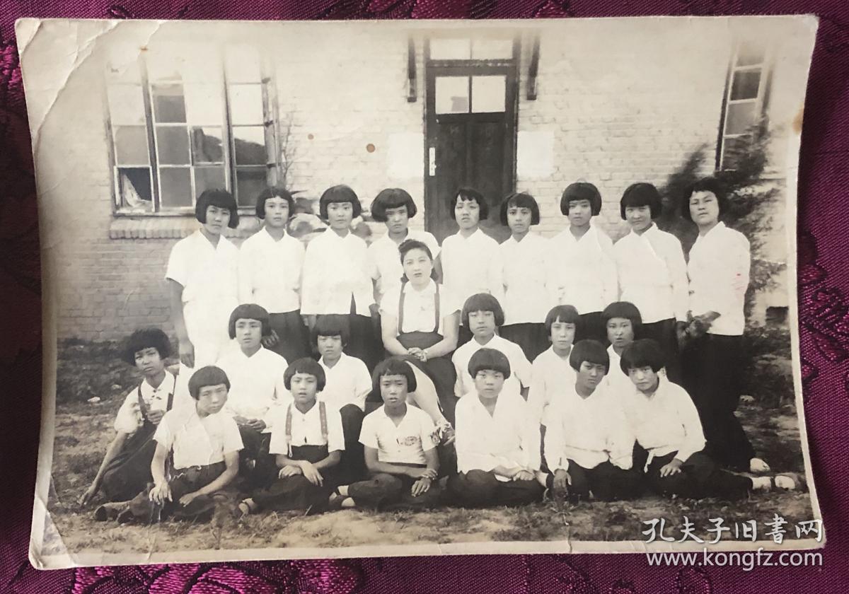 同一旧藏 民国时期辽宁省锦西县第一中心国民小学合影照片及50年代
