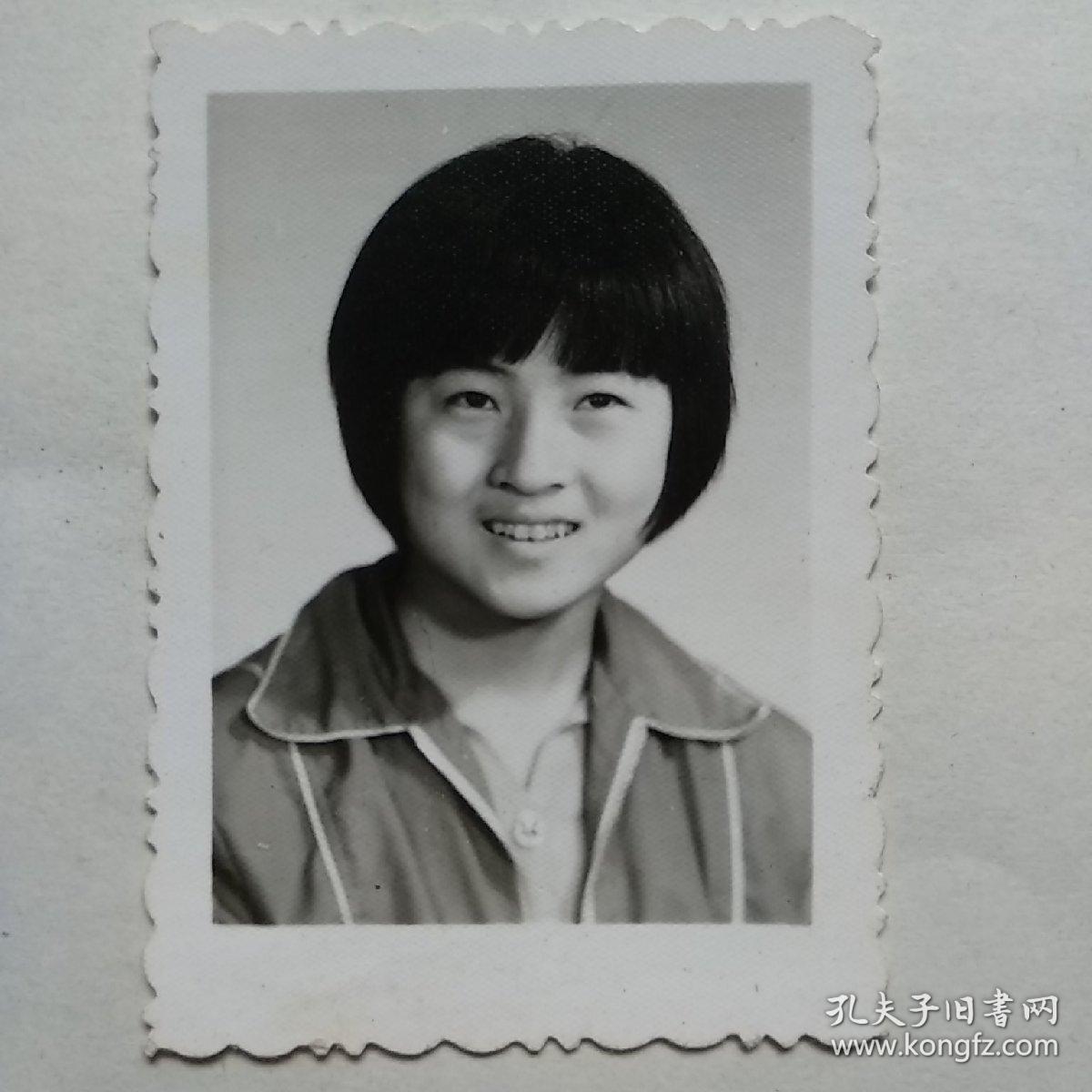 老照片:少女标准照