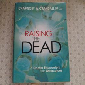 Raising The Dead  A Doctor Encounters the Miraculous  Chancy W Crandall IV ，MD 英语原版 精装