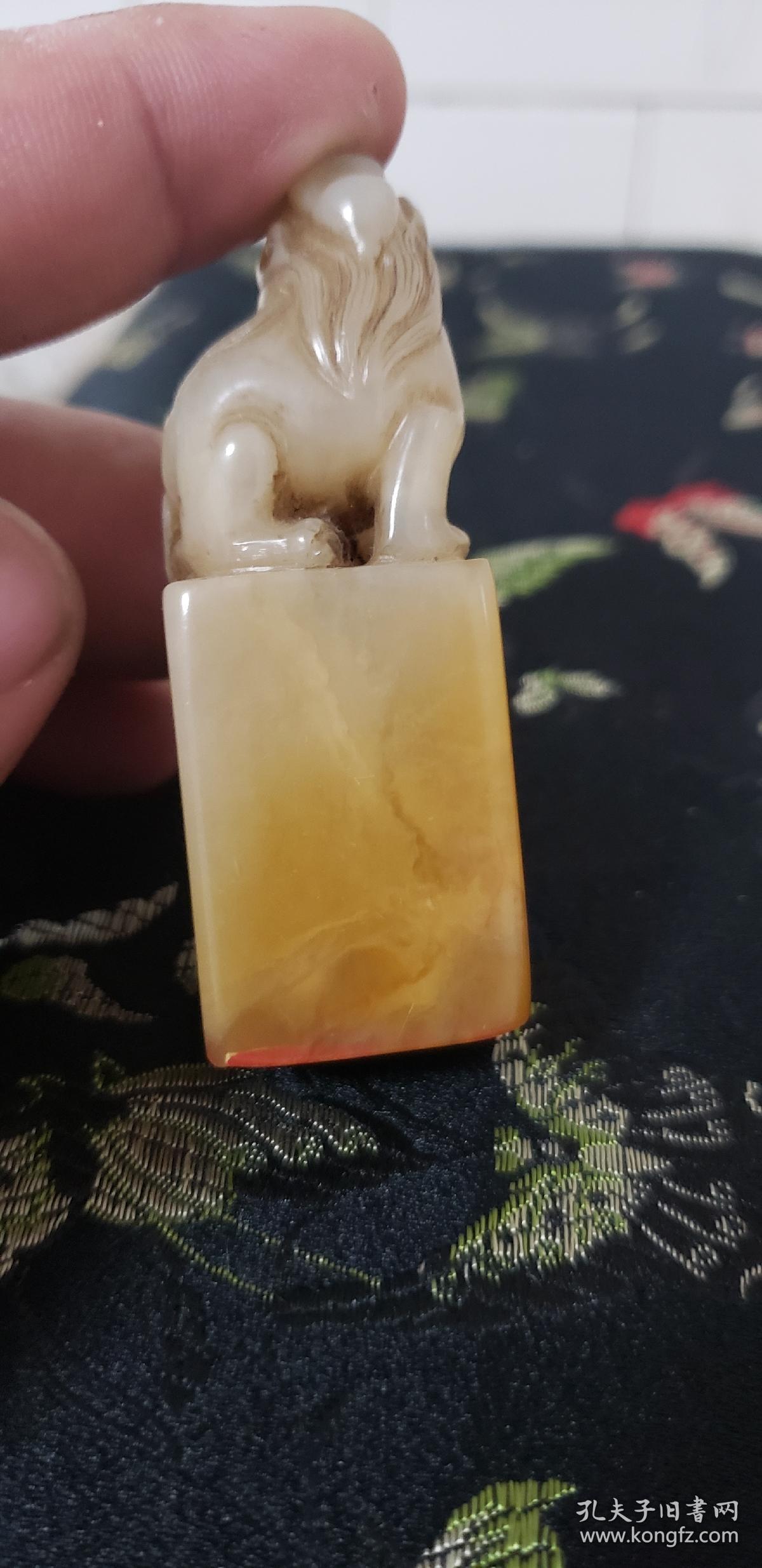 清代狮子钮,寿山田黄白芙蓉石,老印章一方品好
