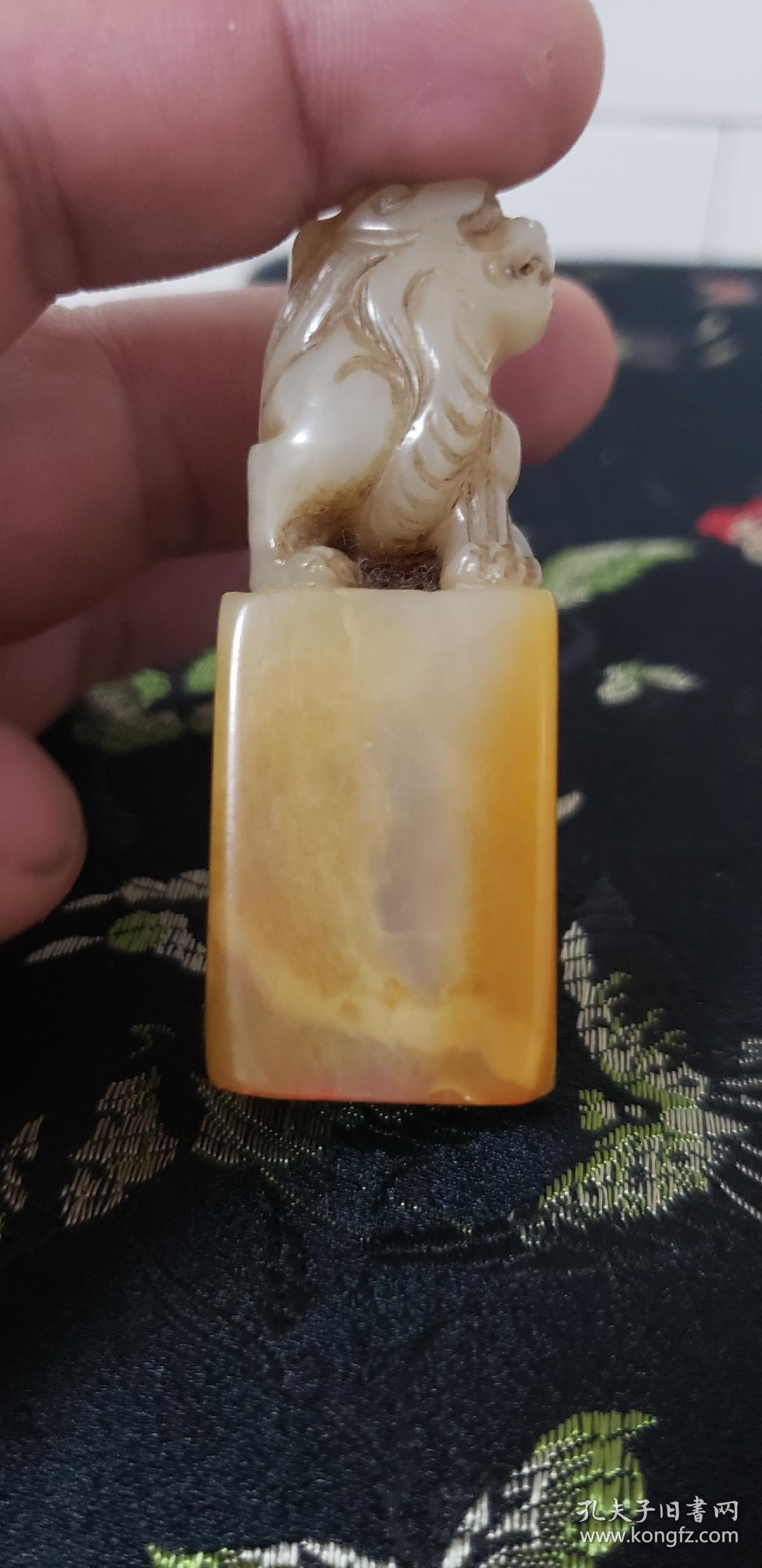 清代狮子钮,寿山田黄白芙蓉石,老印章一方品好