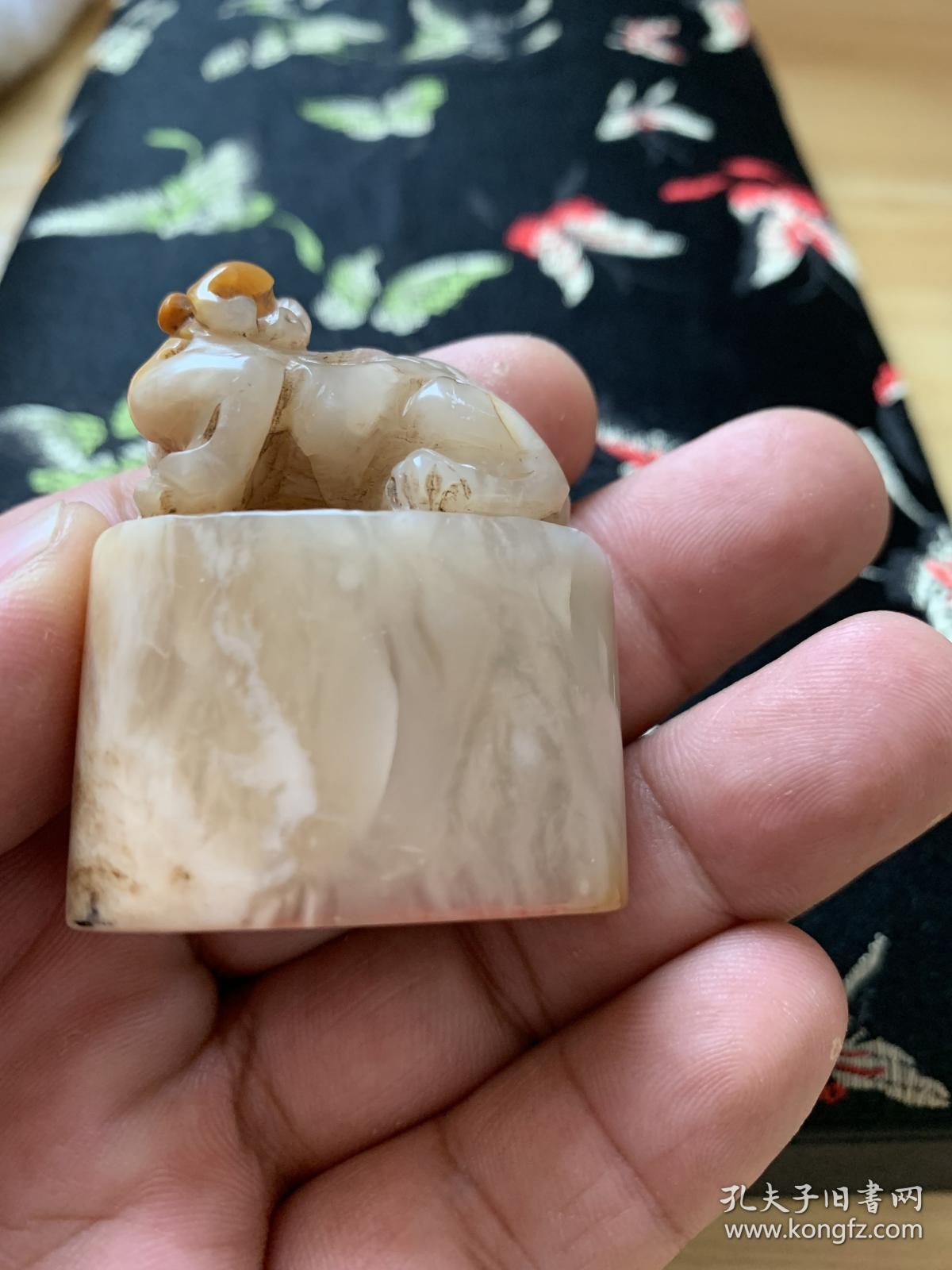 清代寿山田黄芙蓉白老印章一方品相完好雕工精美