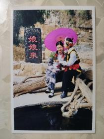 彩色照片：胡渝生拍摄的彩色照片---送三峡旅游版“三峡人景”  情话       共1张照片售     彩色照片箱3   00204