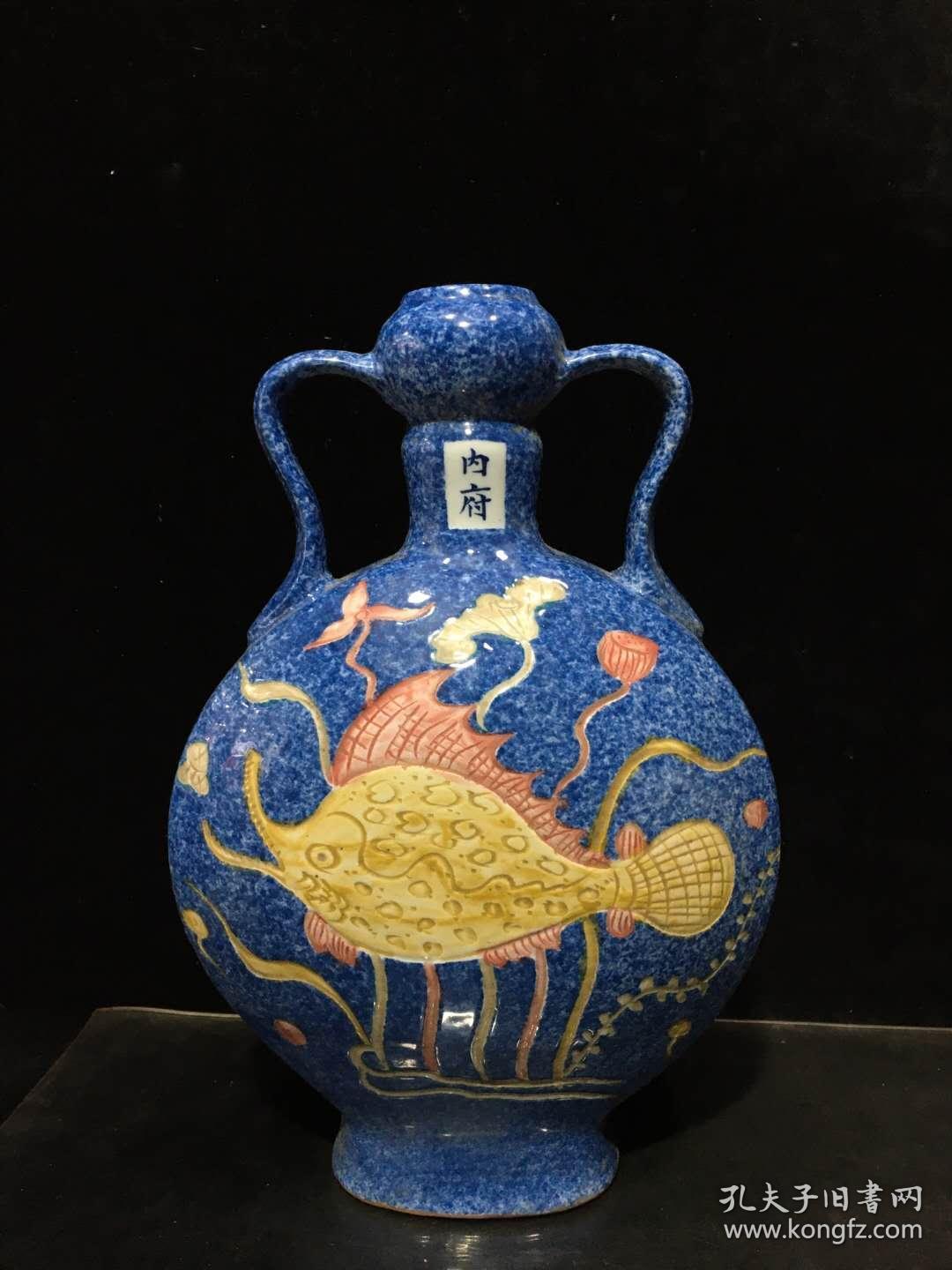 雪花蓝富贵有余抱月瓶 阴雕刻手绘粉彩鱼戏荷花抱月瓶