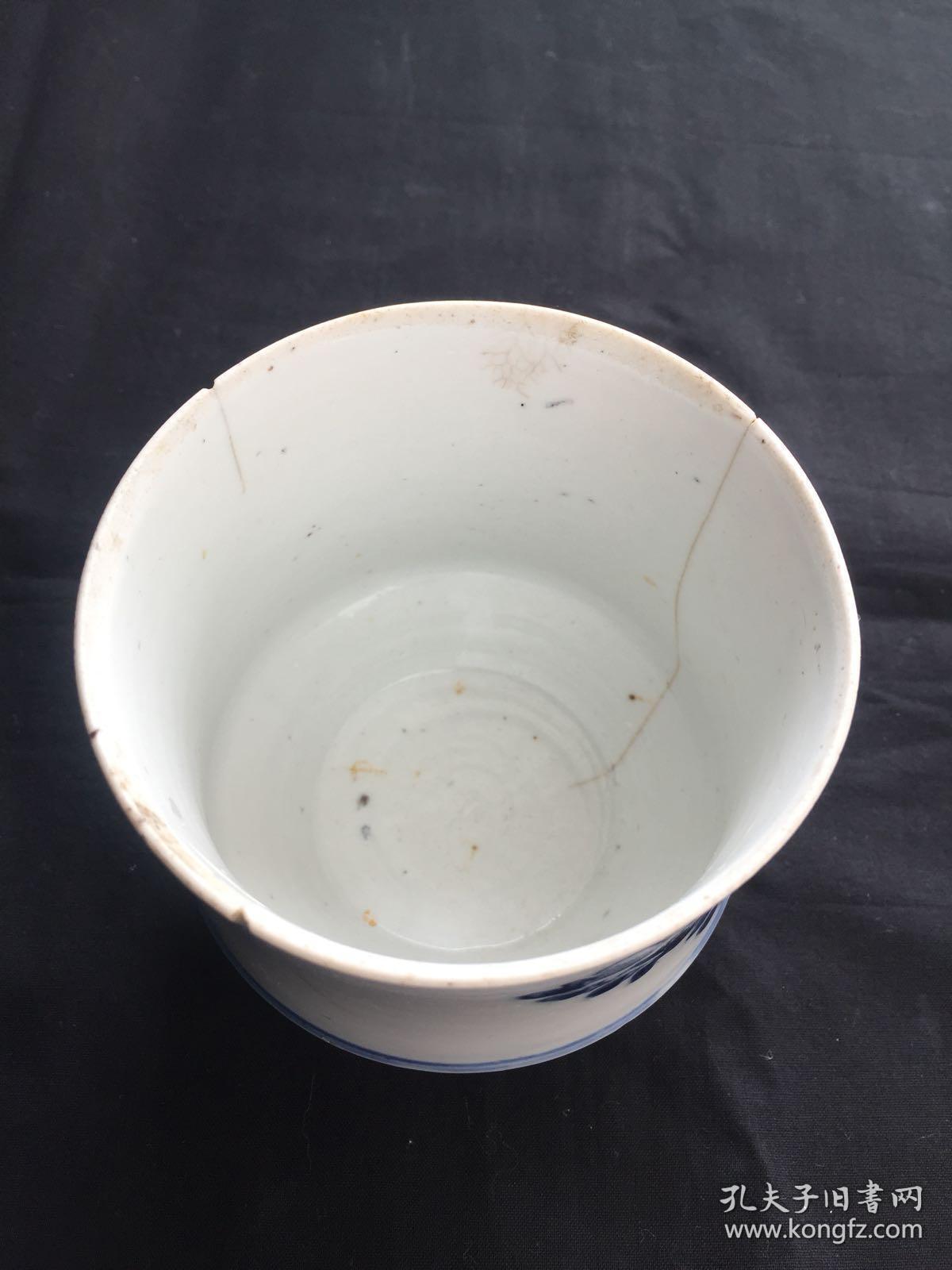 蝴蝶飞南园:清乾隆青花花卉图案缸精品一只:乾隆一朝六十年是清代封建