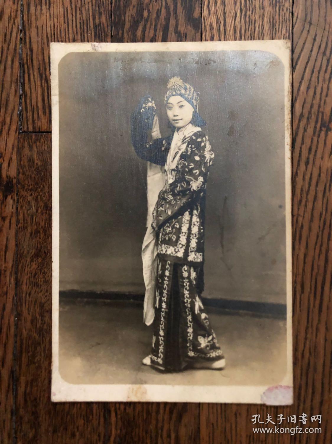 京剧名家吴素秋戏装照(10x15cm,民国)