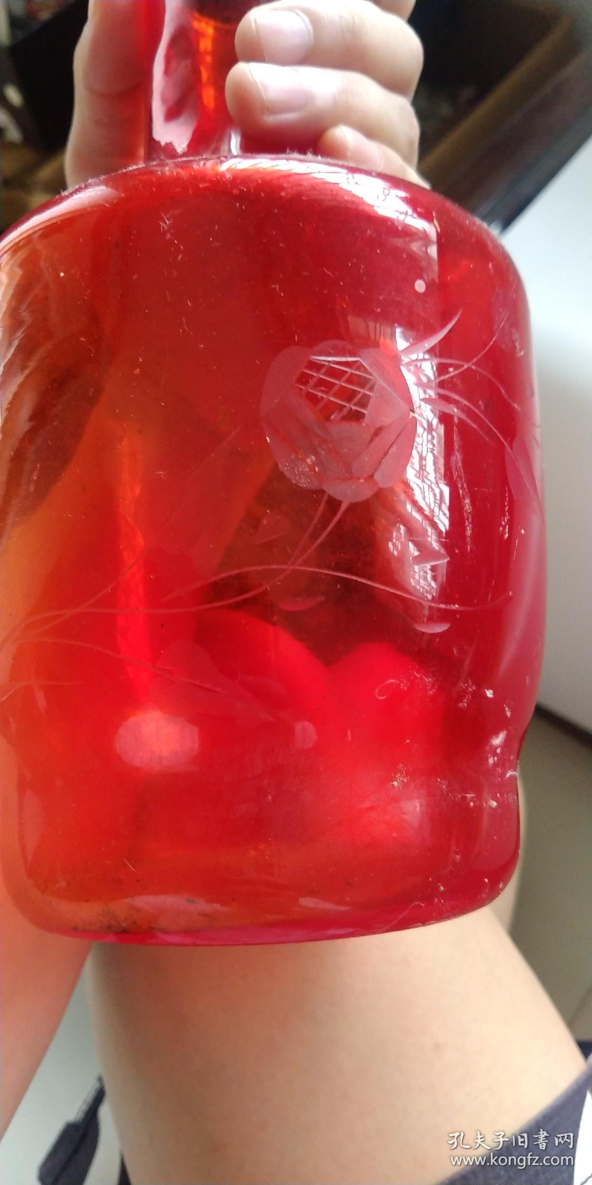 怀旧收藏民俗老物件80年代刻花红玻璃凉水瓶可做花插