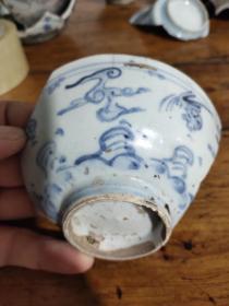 明代瓷器残片——青花十字云图案小碗残片