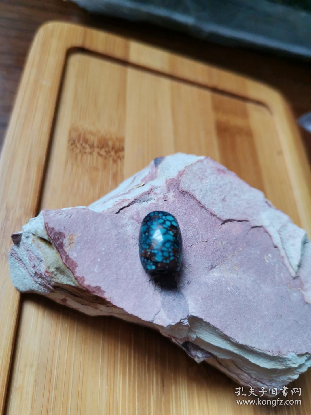 极品 清中期云盖寺 乌兰花松石 桶珠2.2克